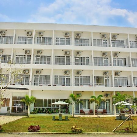 Kdu Hotel Boralesgamuwa Extérieur photo