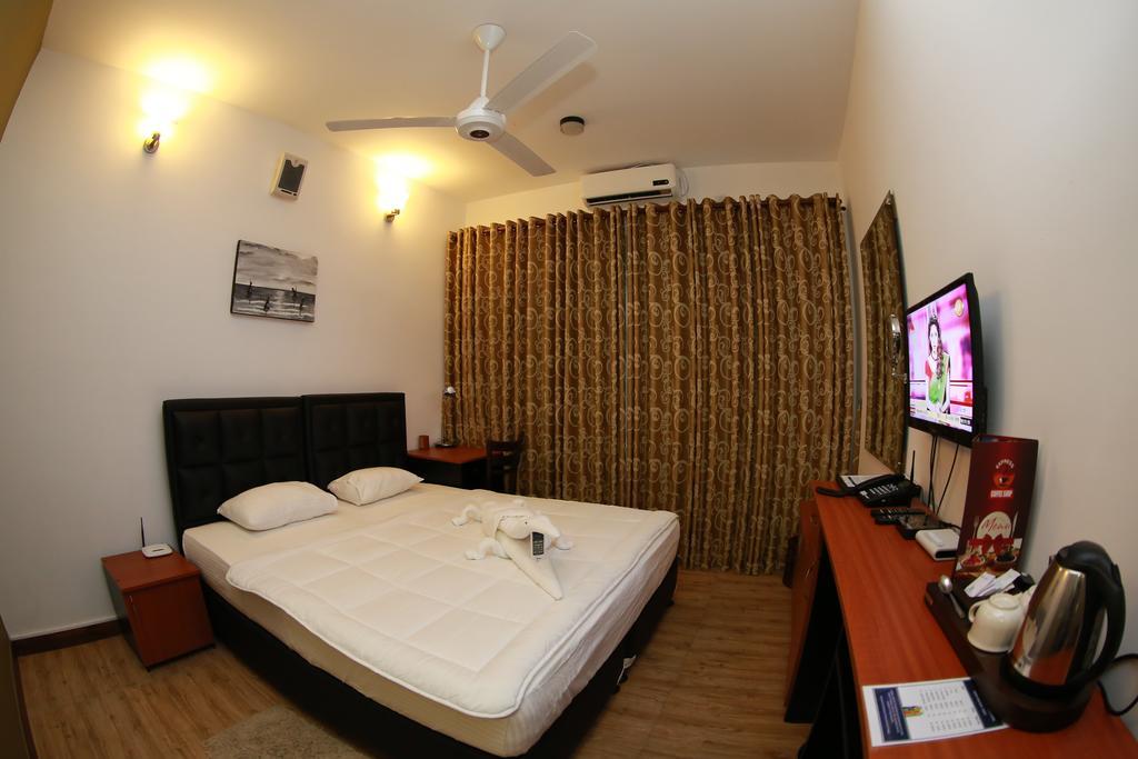 Kdu Hotel Boralesgamuwa Extérieur photo