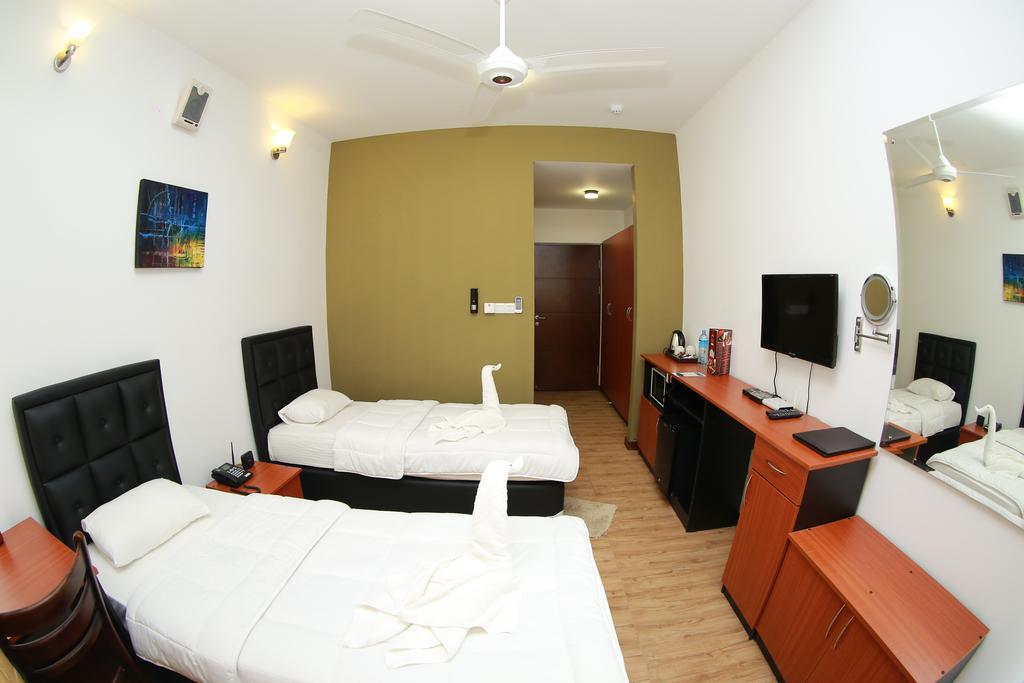 Kdu Hotel Boralesgamuwa Extérieur photo