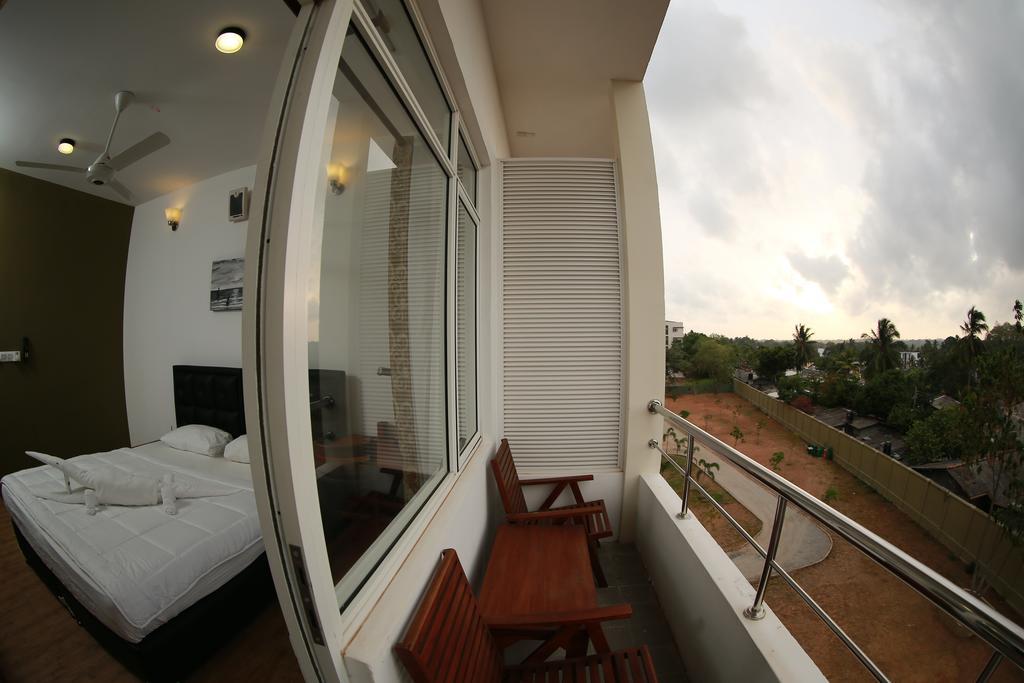 Kdu Hotel Boralesgamuwa Extérieur photo