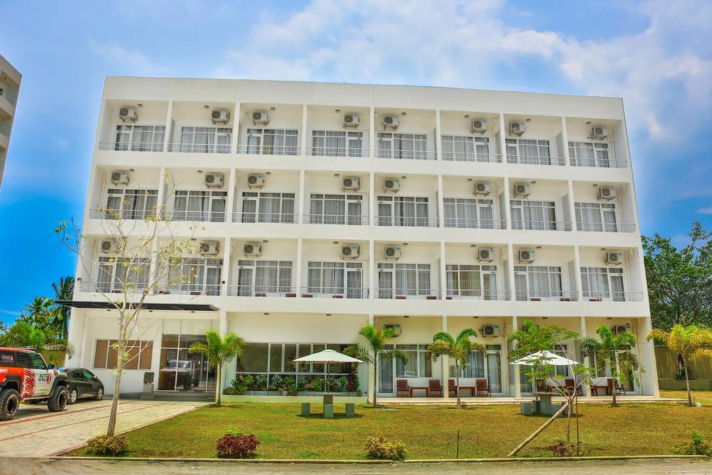 Kdu Hotel Boralesgamuwa Extérieur photo
