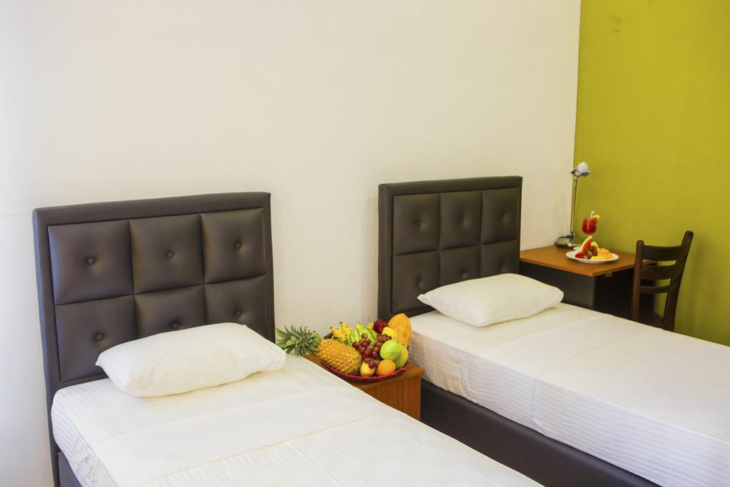 Kdu Hotel Boralesgamuwa Extérieur photo