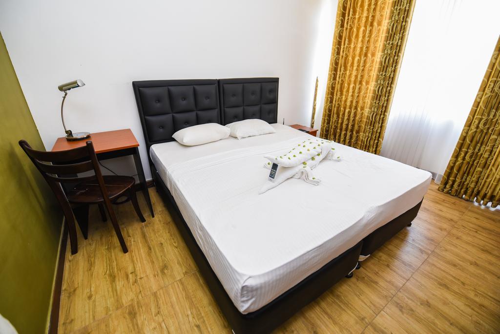 Kdu Hotel Boralesgamuwa Extérieur photo