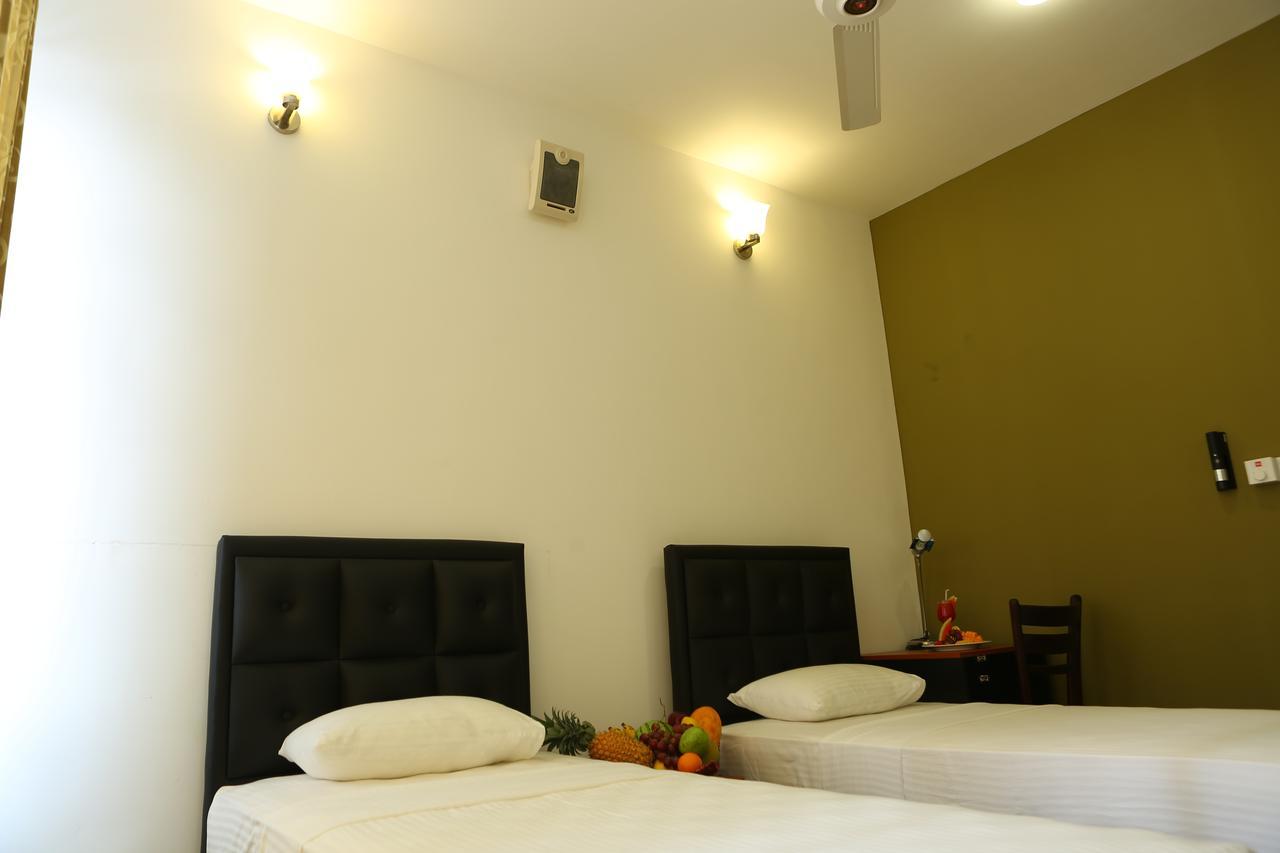 Kdu Hotel Boralesgamuwa Extérieur photo