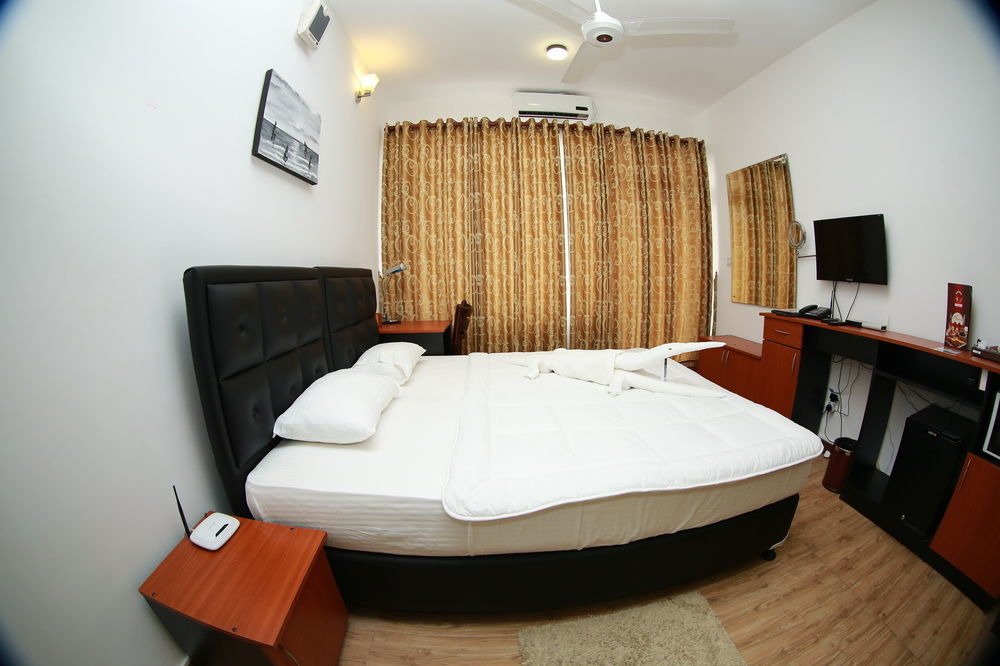 Kdu Hotel Boralesgamuwa Extérieur photo