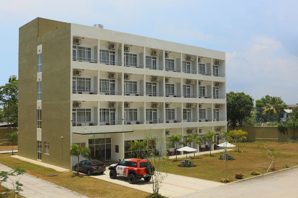 Kdu Hotel Boralesgamuwa Extérieur photo